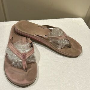 UGG womens Leather Thong Flip Flop slip on Sandals size 7 soft light pink